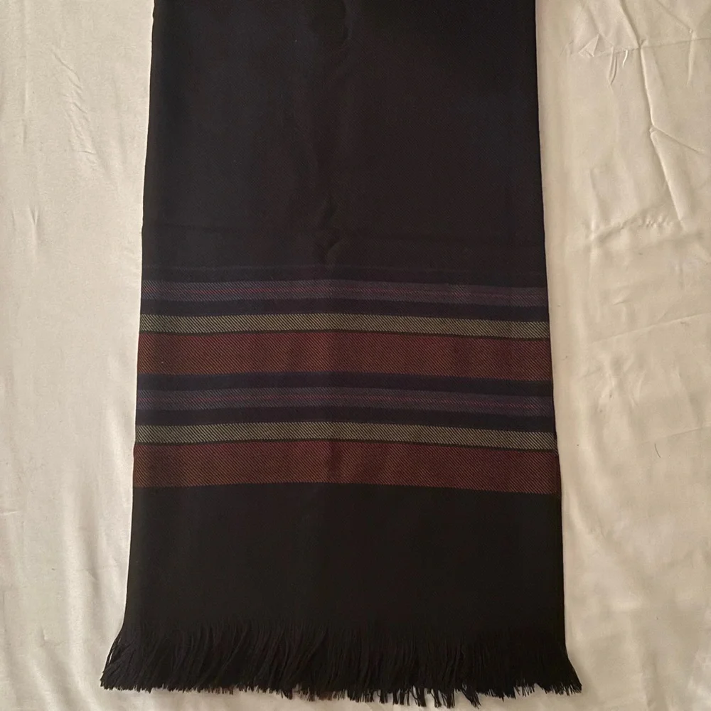 JOHN HANLY & Co Ireland Pure New Wool Shawl Scarf Plaid Purple Red Grey 54 x 54